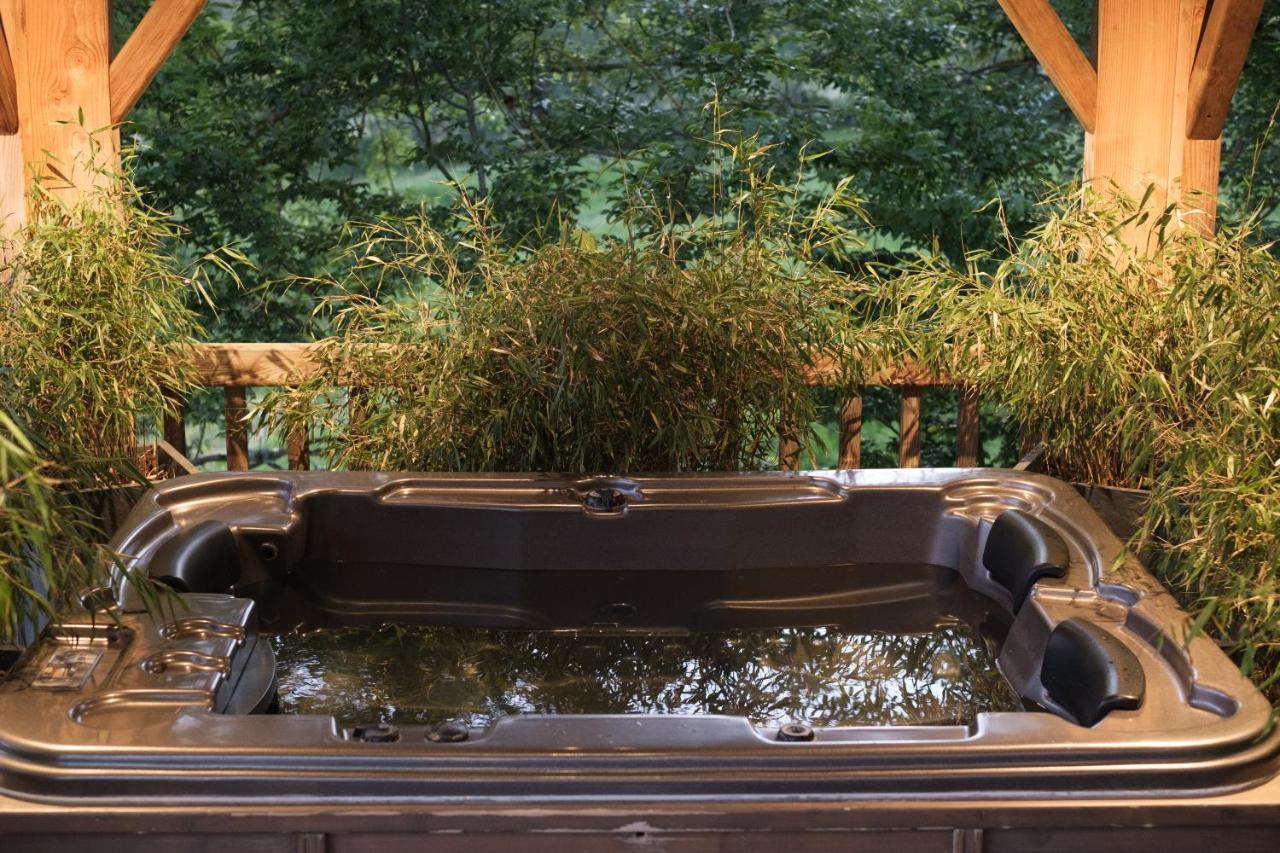 Le Domaine Des Pres Verts Suites & Chambres Avec Jacuzzi Privatif Jouey Exterior foto